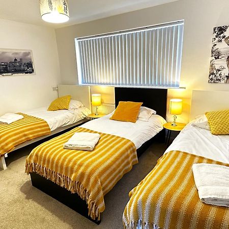 Kennedy Villa - 5 Bedroom House With Hot Tub, Wifi, Free Parkings, Close To Bicester Village エクステリア 写真