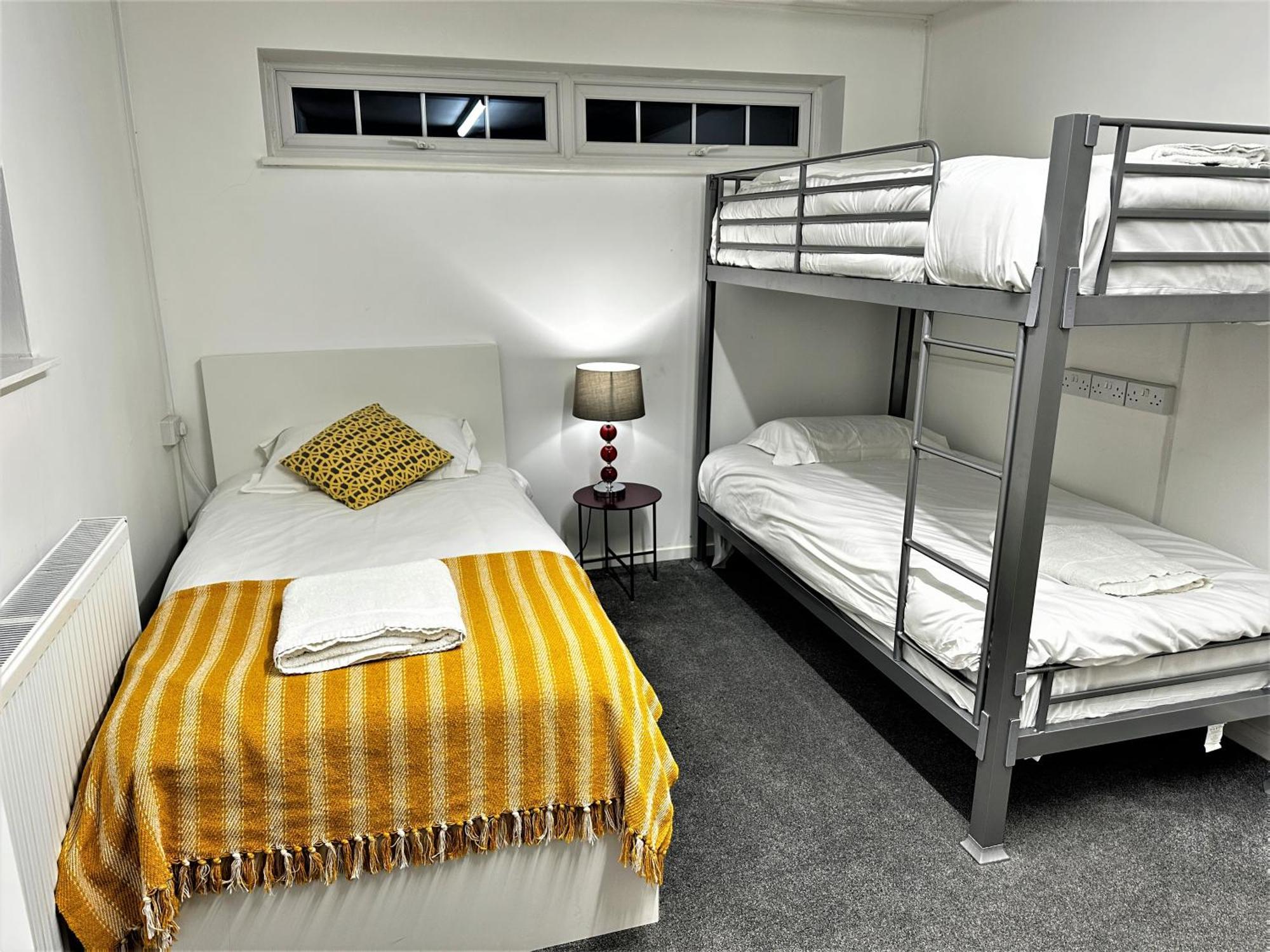 Kennedy Villa - 5 Bedroom House With Hot Tub, Wifi, Free Parkings, Close To Bicester Village エクステリア 写真