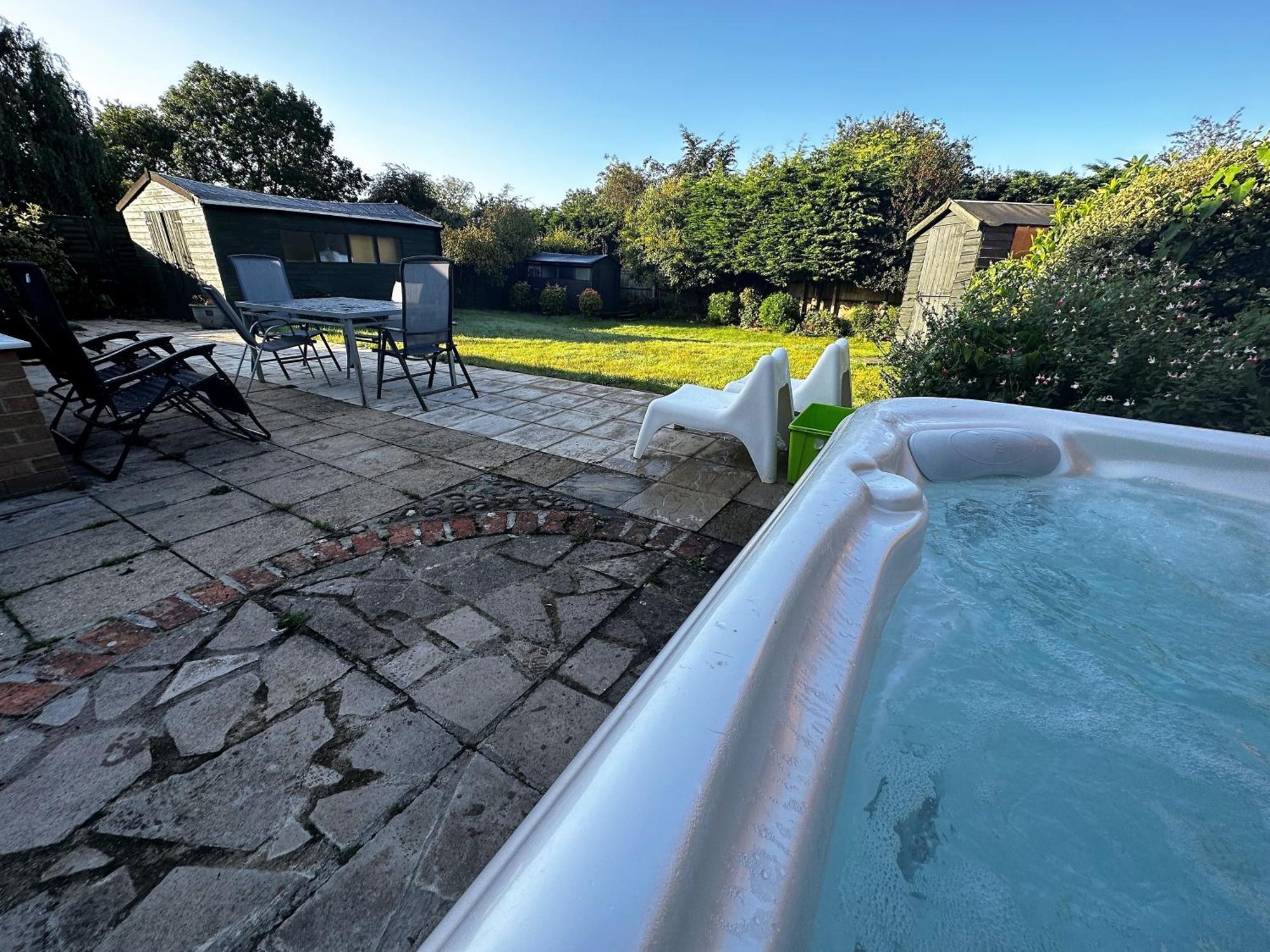 Kennedy Villa - 5 Bedroom House With Hot Tub, Wifi, Free Parkings, Close To Bicester Village エクステリア 写真