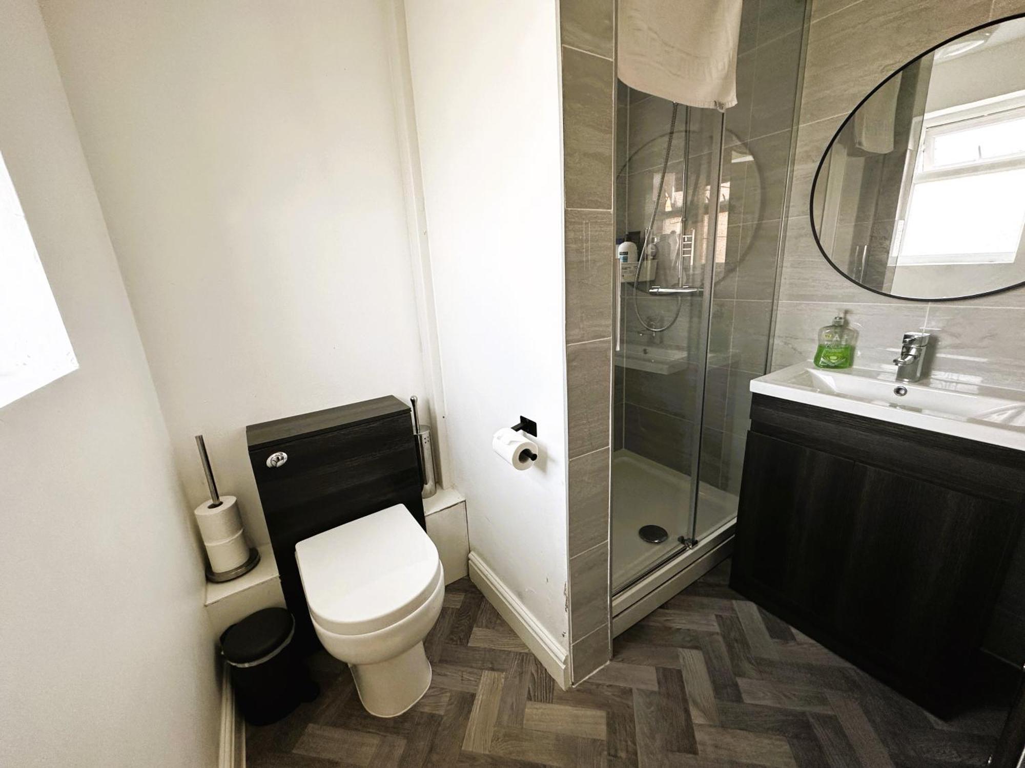 Kennedy Villa - 5 Bedroom House With Hot Tub, Wifi, Free Parkings, Close To Bicester Village エクステリア 写真