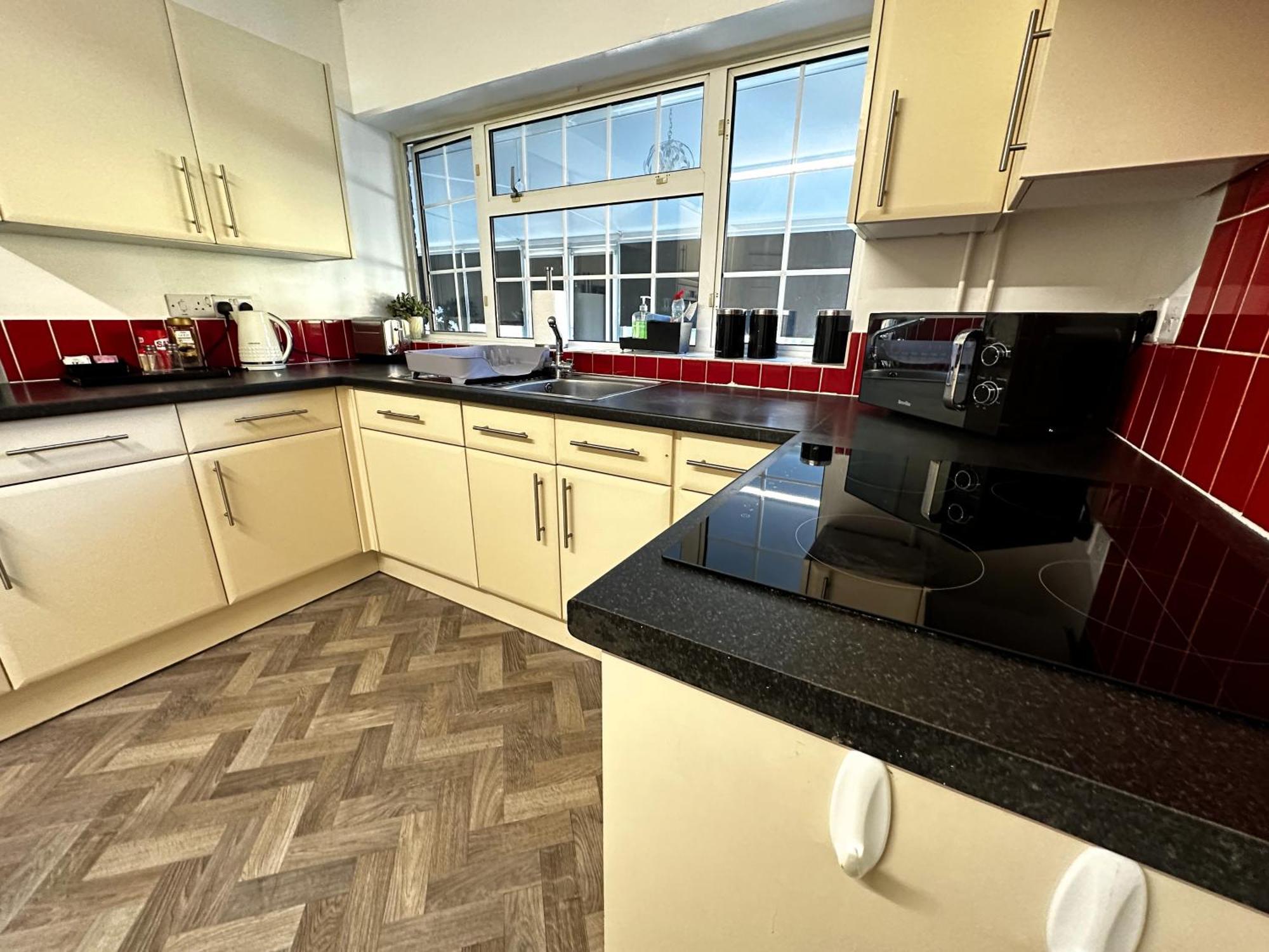 Kennedy Villa - 5 Bedroom House With Hot Tub, Wifi, Free Parkings, Close To Bicester Village エクステリア 写真