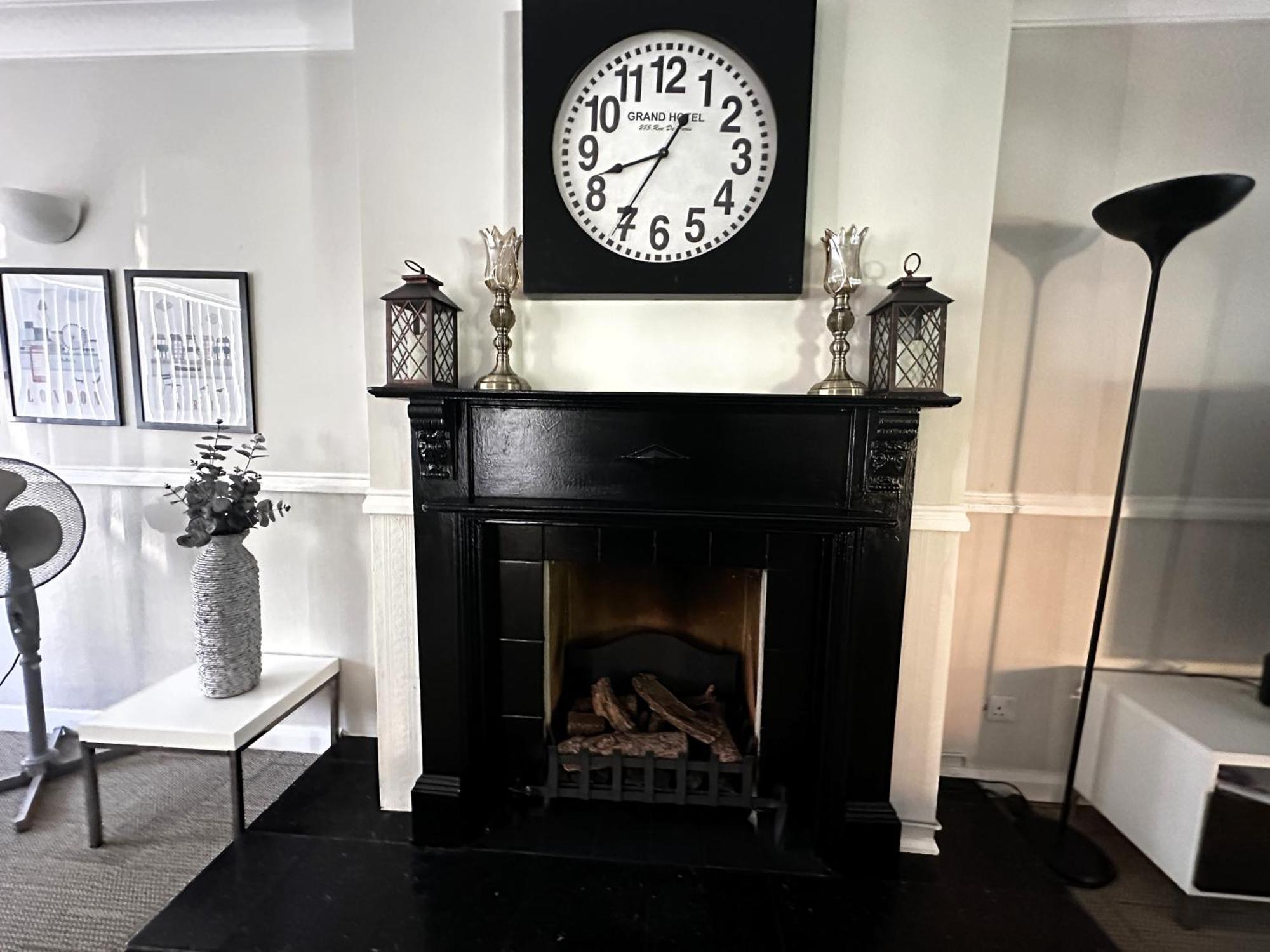 Kennedy Villa - 5 Bedroom House With Hot Tub, Wifi, Free Parkings, Close To Bicester Village エクステリア 写真