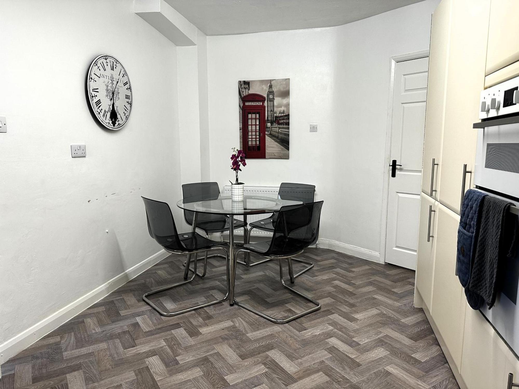Kennedy Villa - 5 Bedroom House With Hot Tub, Wifi, Free Parkings, Close To Bicester Village エクステリア 写真