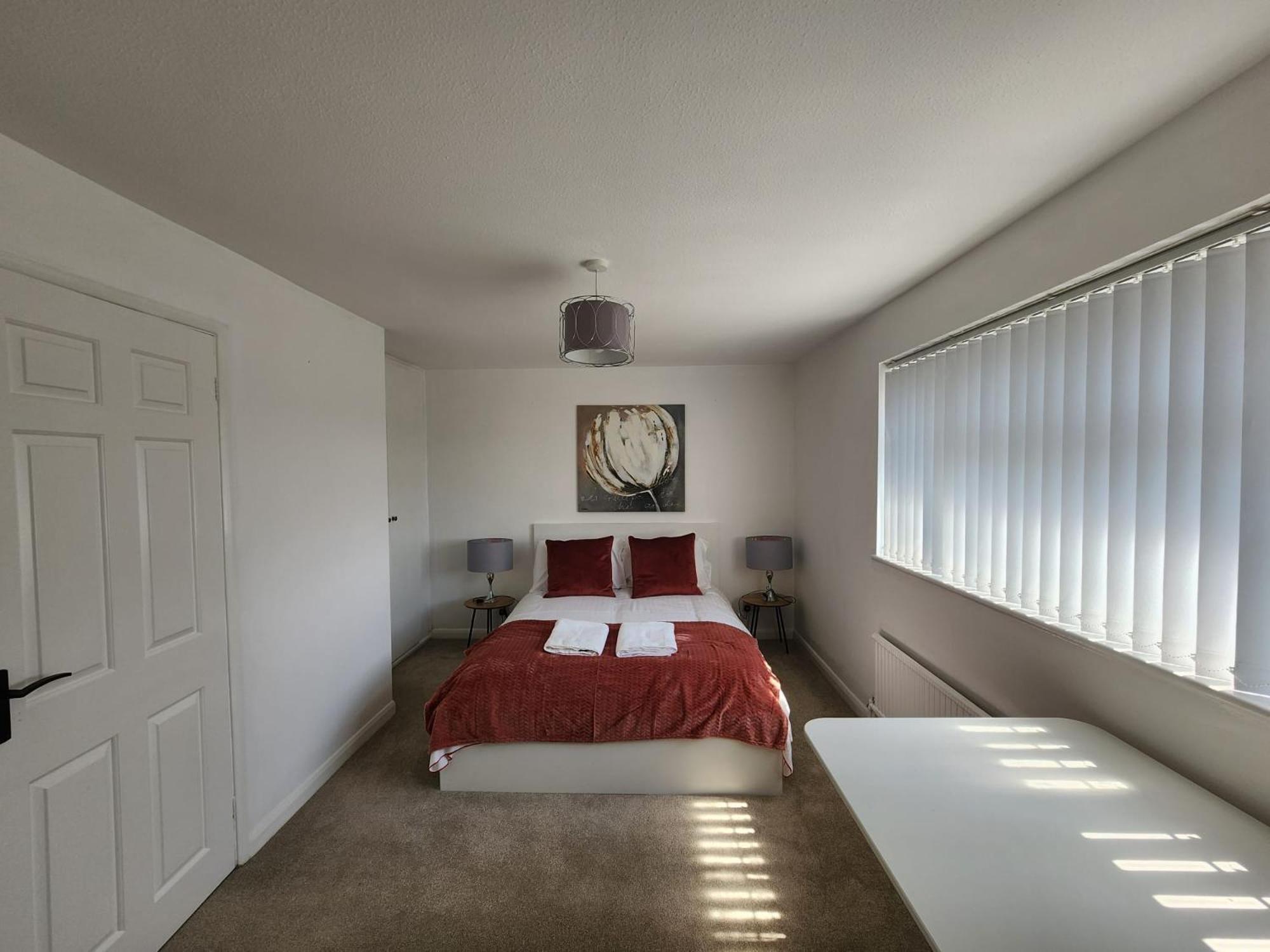 Kennedy Villa - 5 Bedroom House With Hot Tub, Wifi, Free Parkings, Close To Bicester Village エクステリア 写真