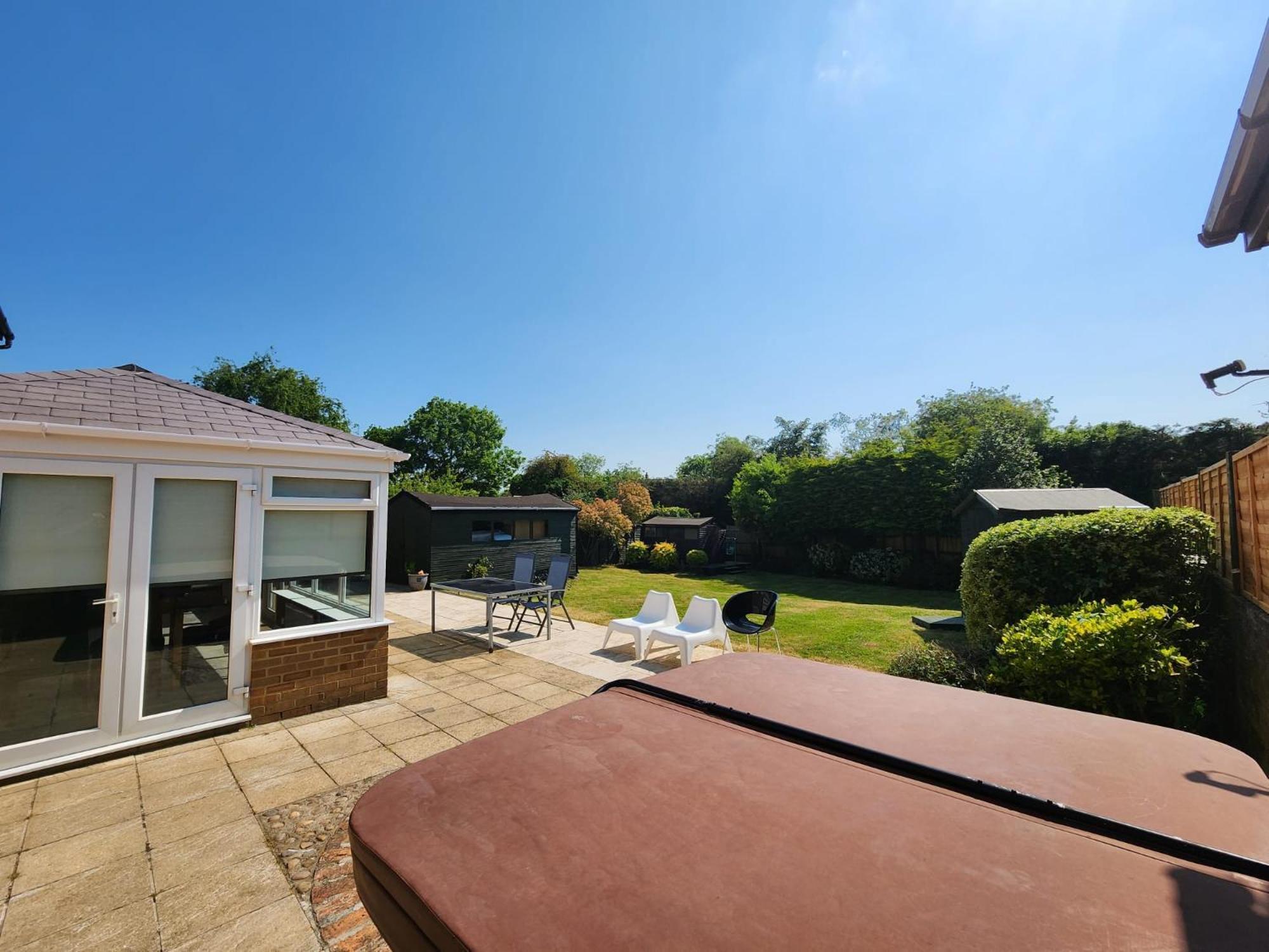 Kennedy Villa - 5 Bedroom House With Hot Tub, Wifi, Free Parkings, Close To Bicester Village エクステリア 写真