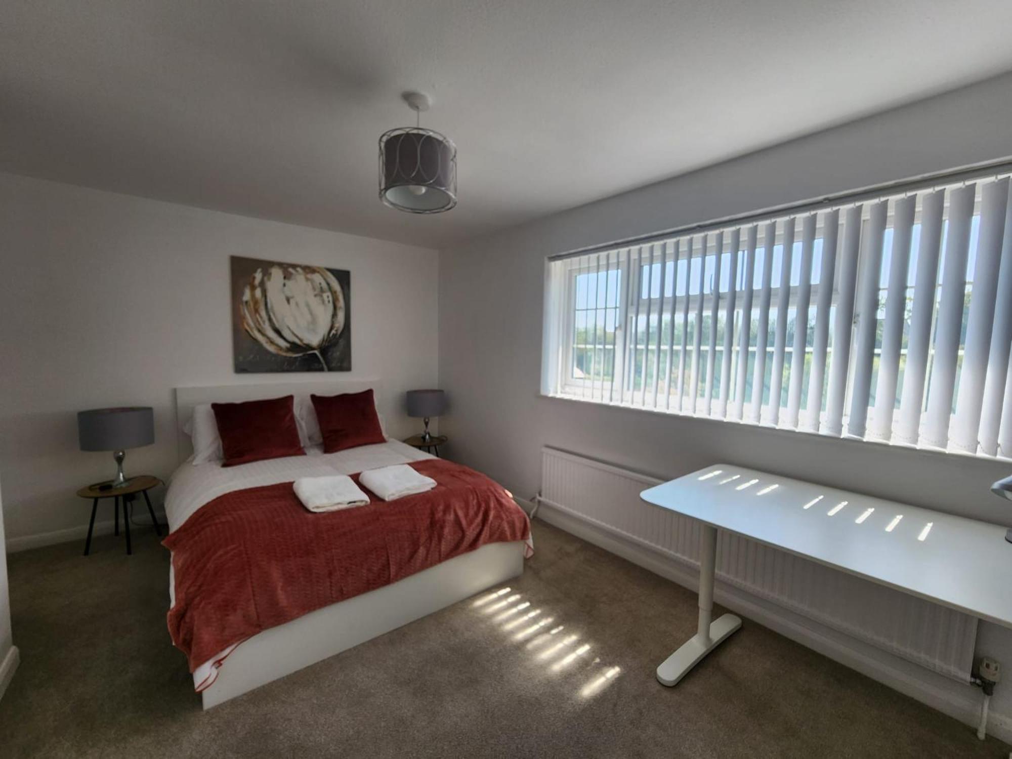 Kennedy Villa - 5 Bedroom House With Hot Tub, Wifi, Free Parkings, Close To Bicester Village エクステリア 写真