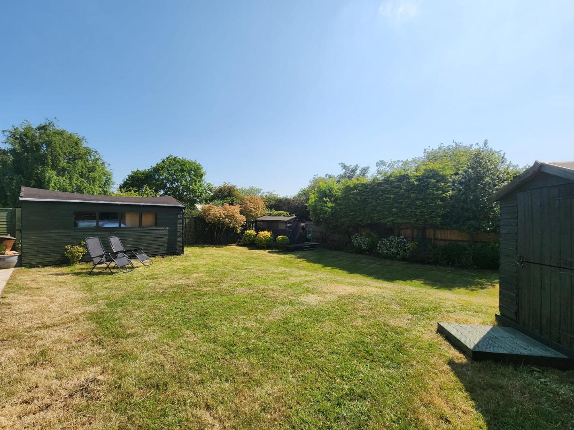 Kennedy Villa - 5 Bedroom House With Hot Tub, Wifi, Free Parkings, Close To Bicester Village エクステリア 写真