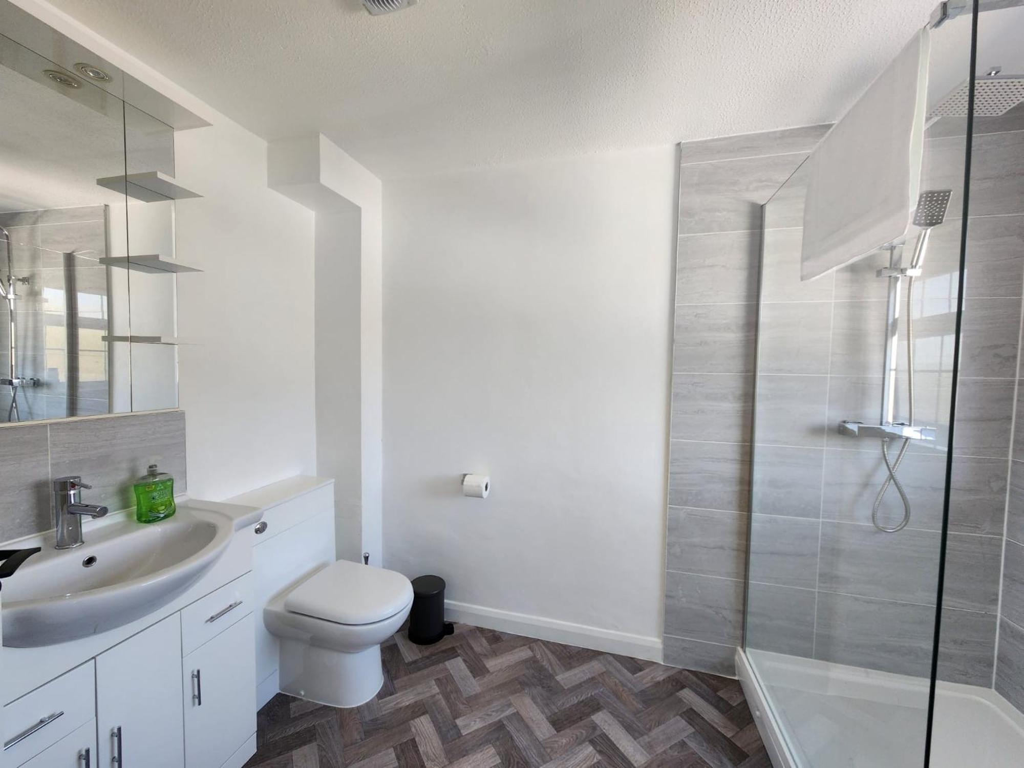 Kennedy Villa - 5 Bedroom House With Hot Tub, Wifi, Free Parkings, Close To Bicester Village エクステリア 写真